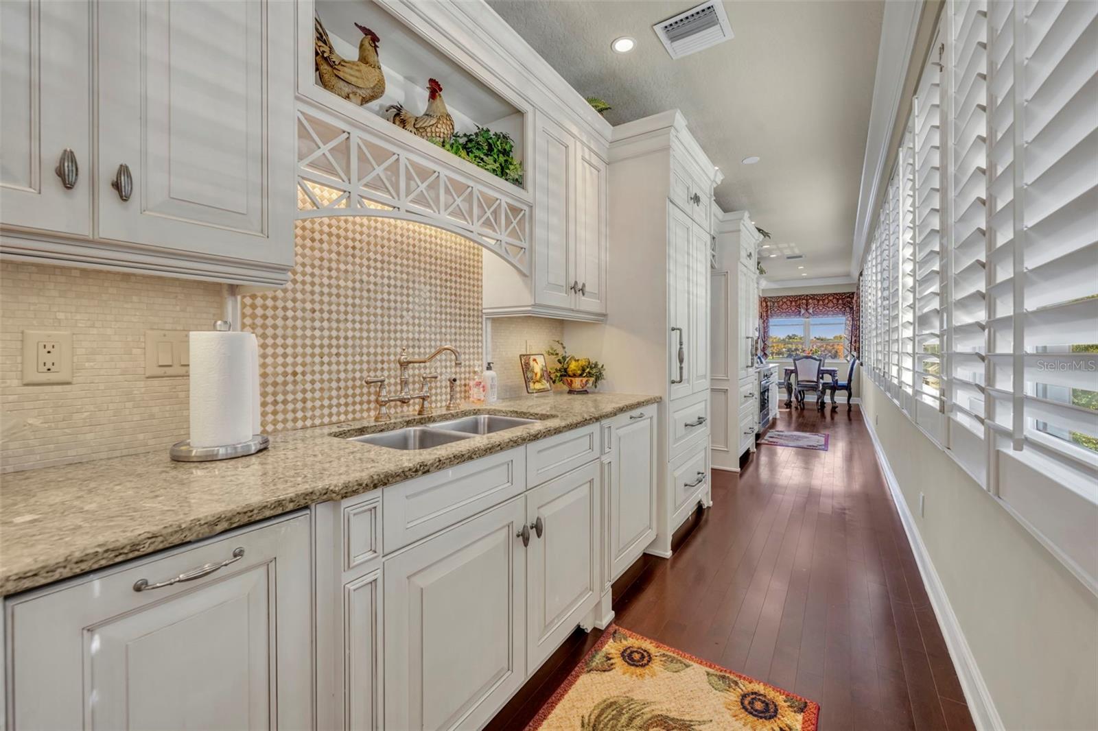 WHISPERING WATERS/PHILLIPS CIRCLE REP - Residential