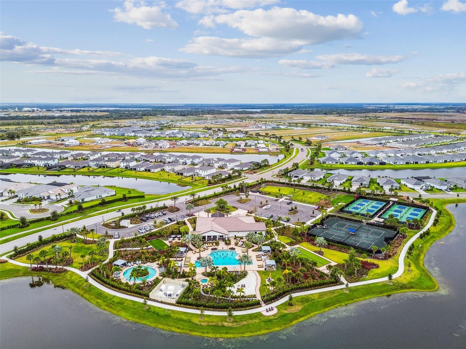 STAR FARMS AT LAKEWOOD RANCH - Residential