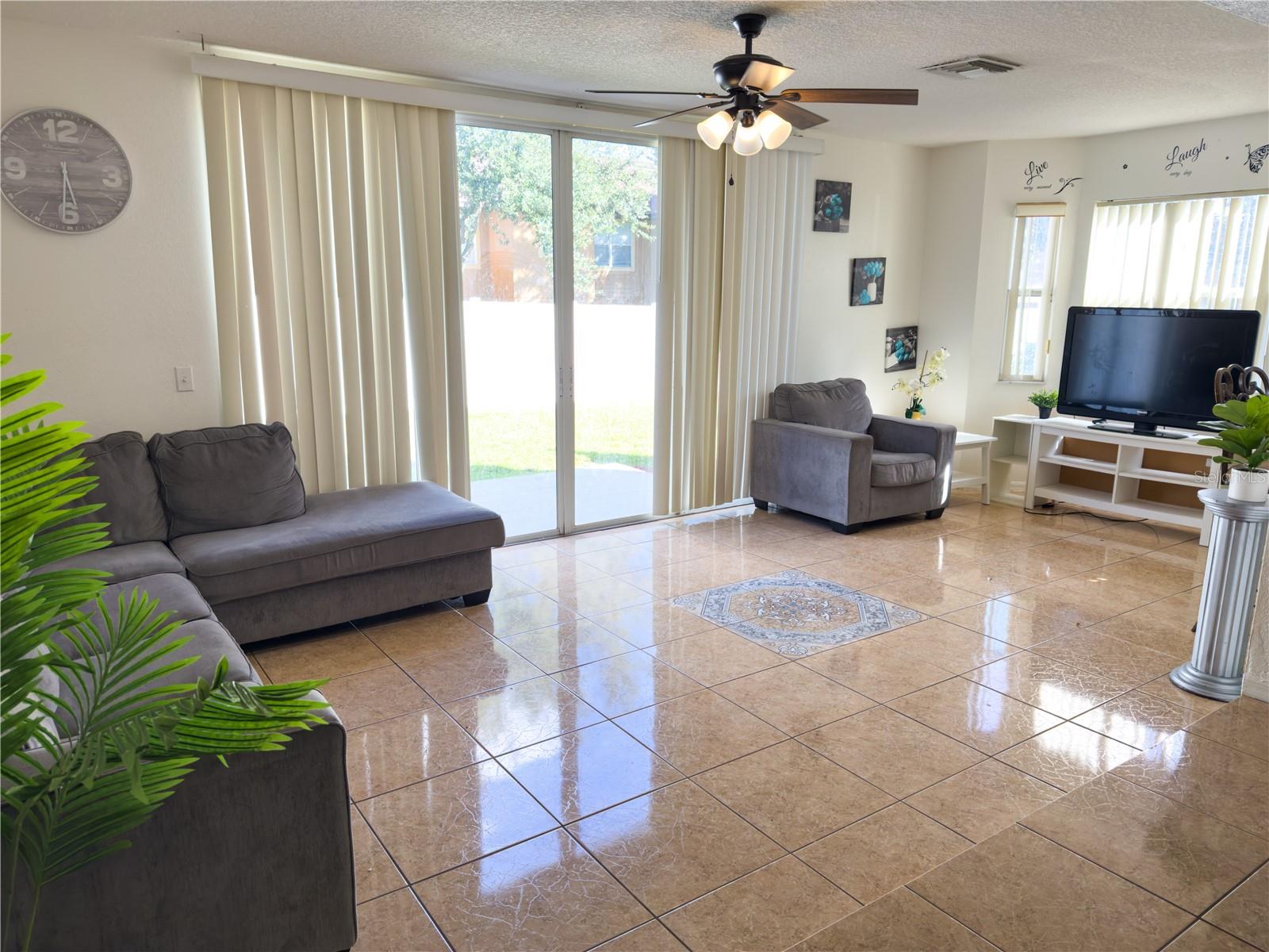 ISLAND CLUB WEST PH 02 - Residential