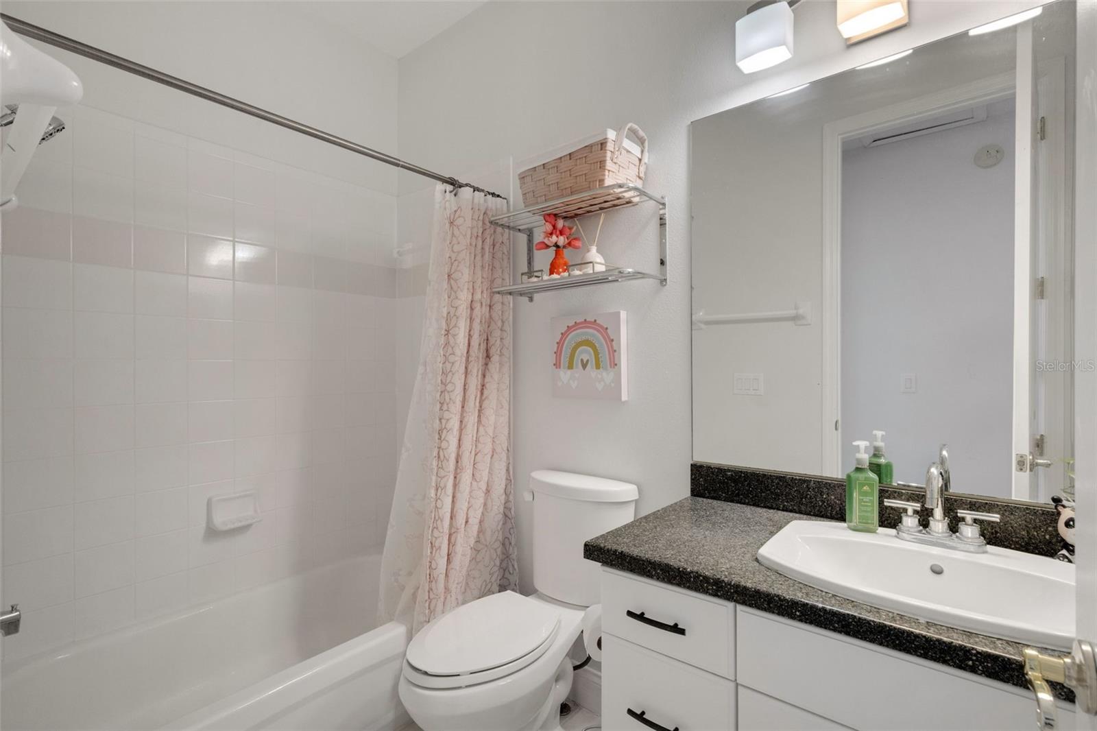 THOMAS TWNHMS - Residential