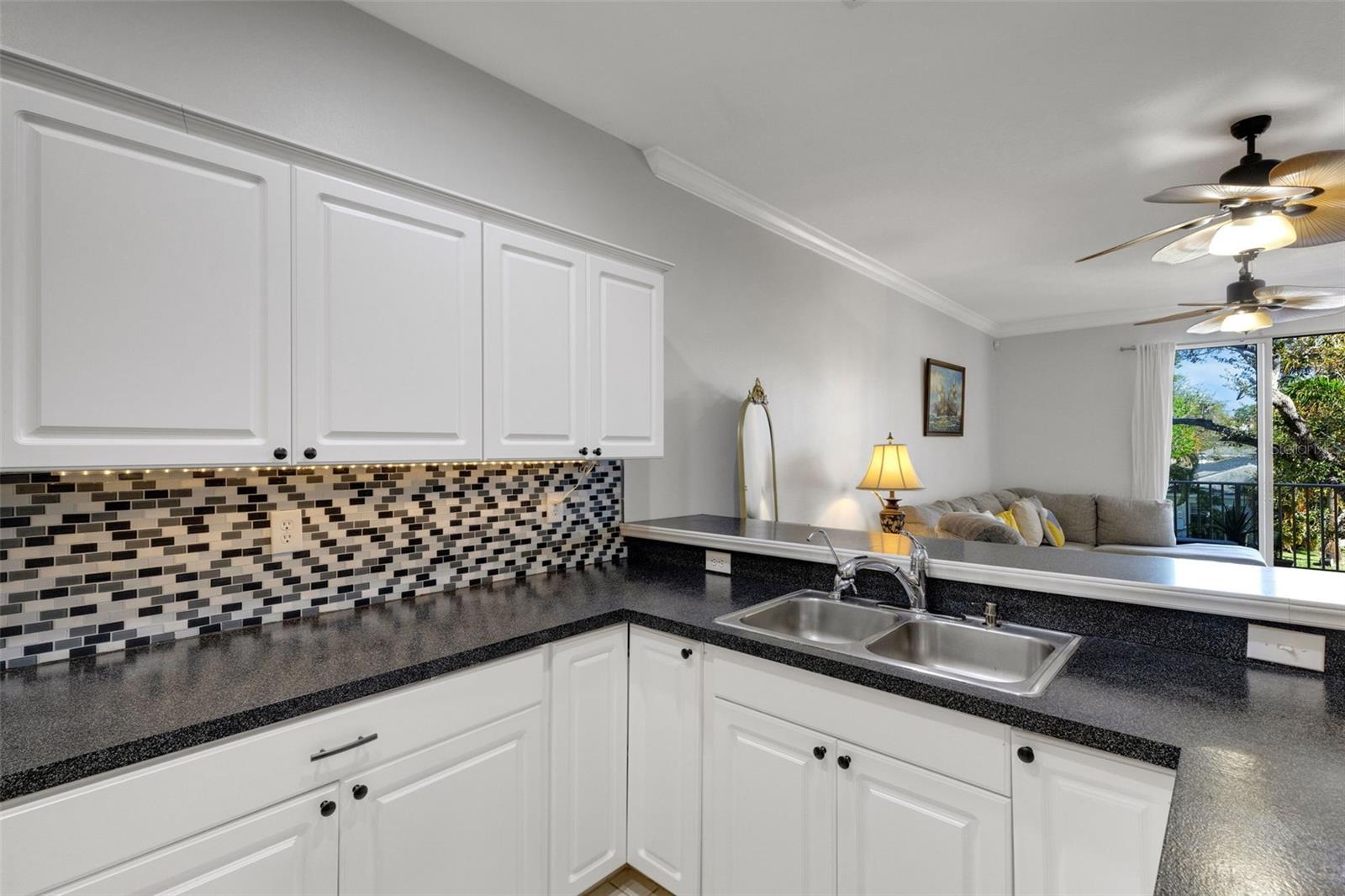 THOMAS TWNHMS - Residential