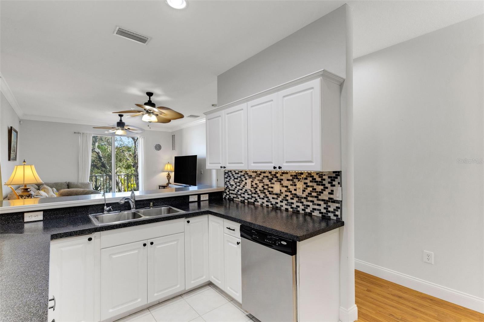 THOMAS TWNHMS - Residential