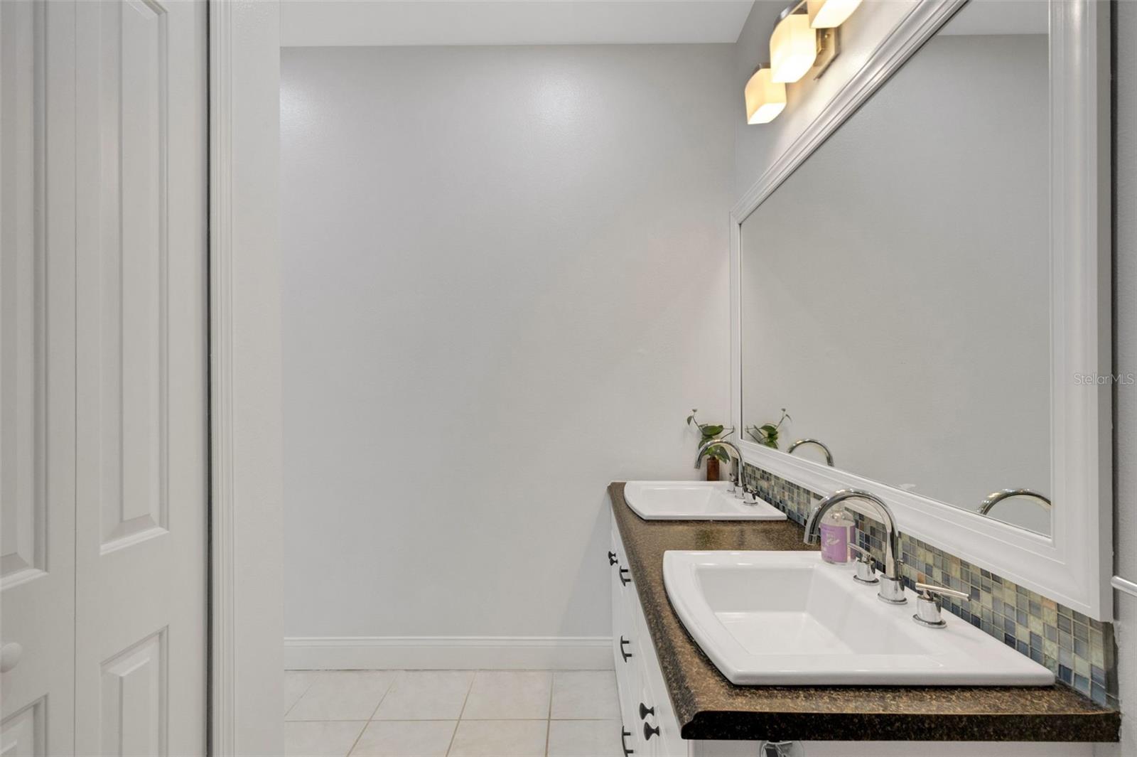 THOMAS TWNHMS - Residential