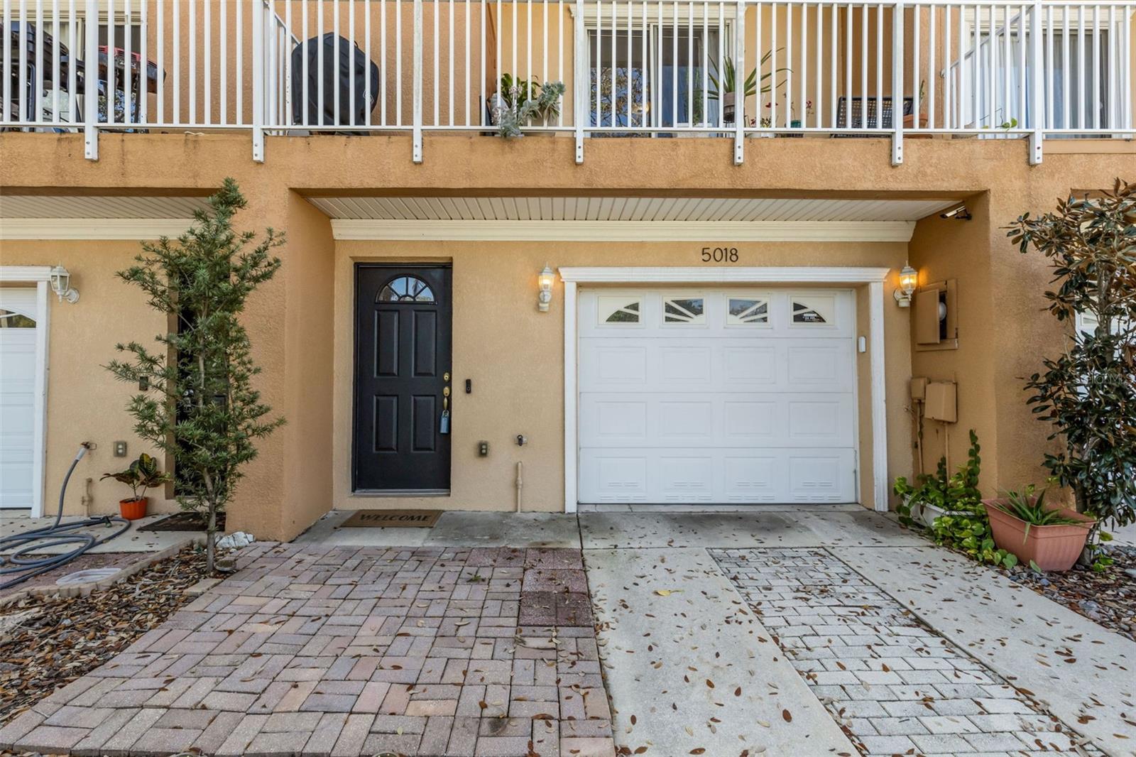 THOMAS TWNHMS - Residential