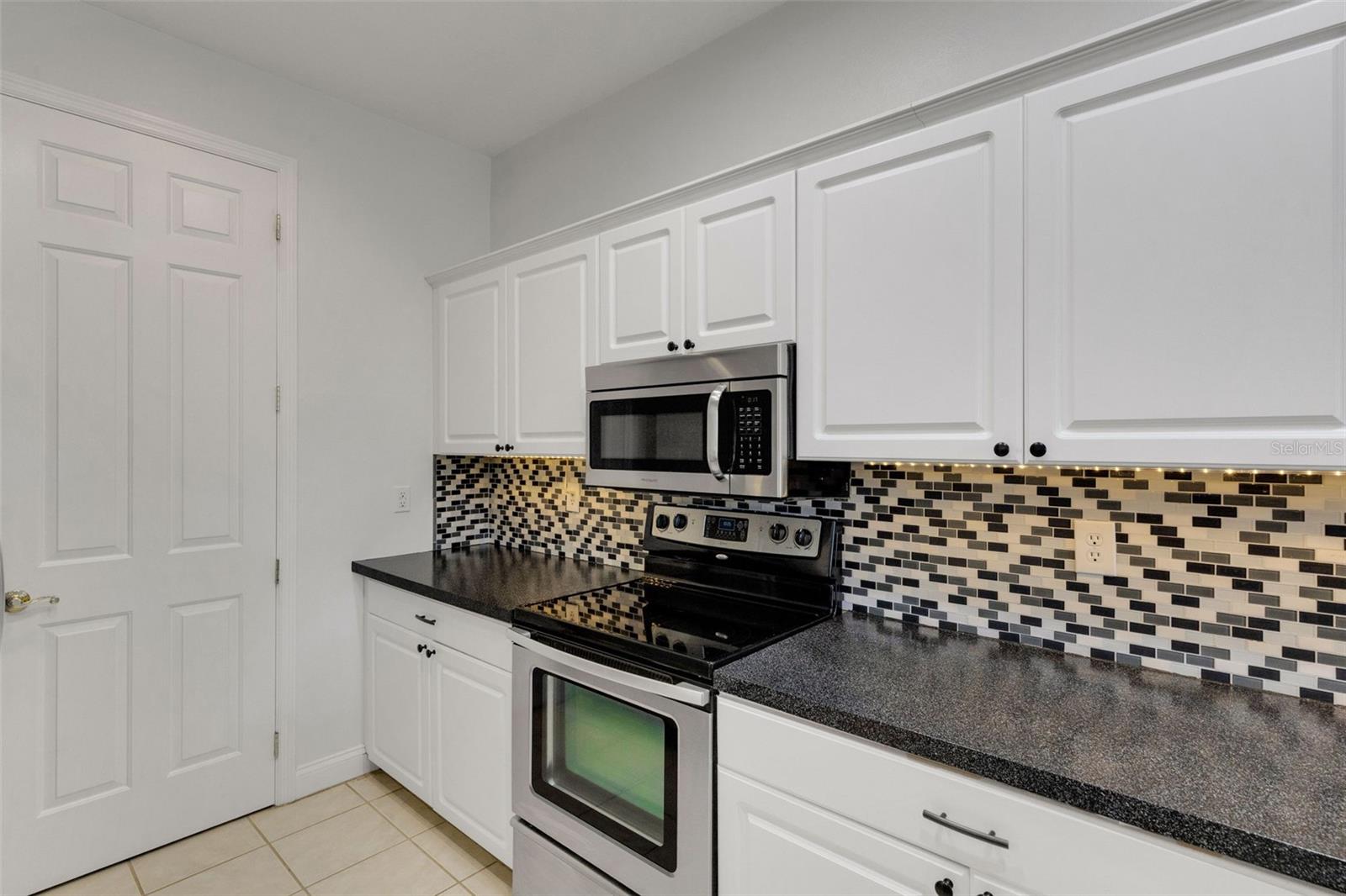 THOMAS TWNHMS - Residential