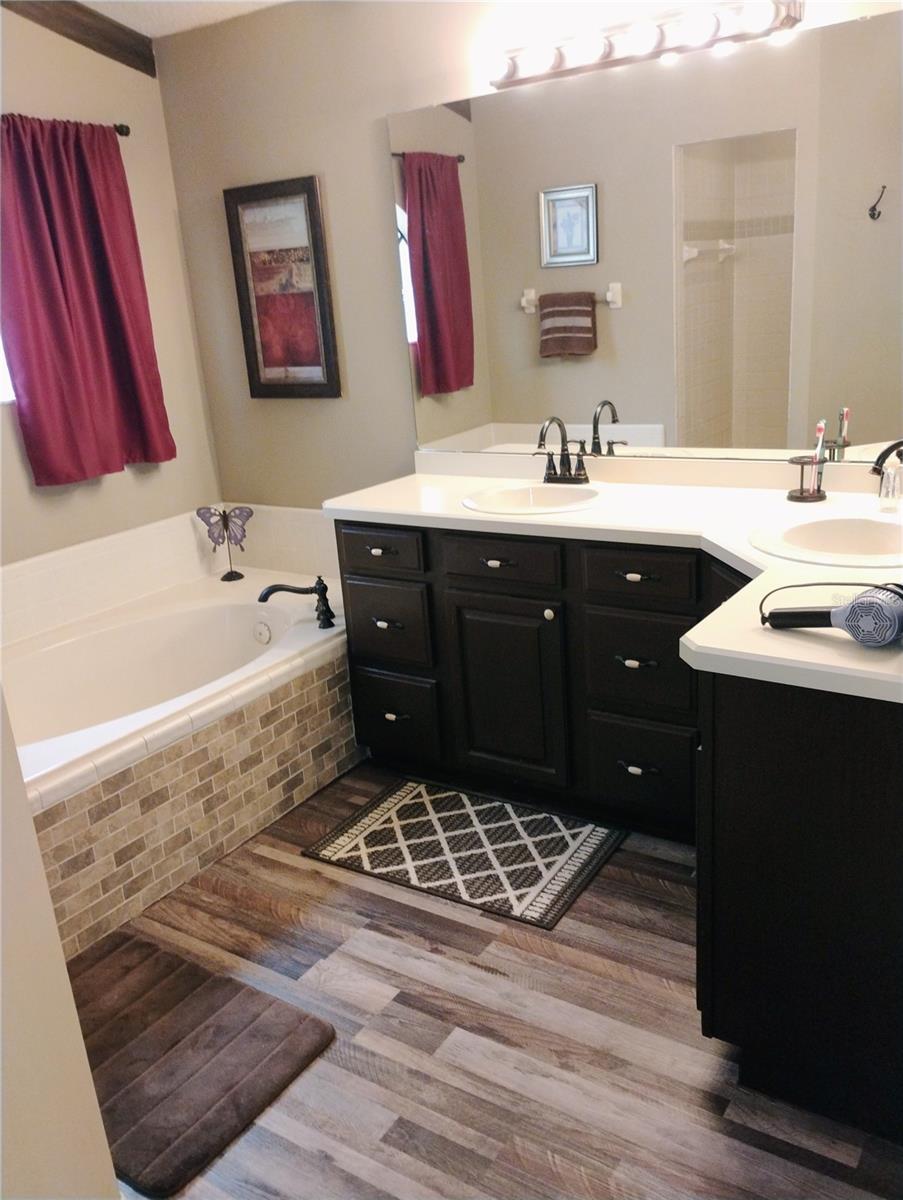 GLEN ABBEY - Residential