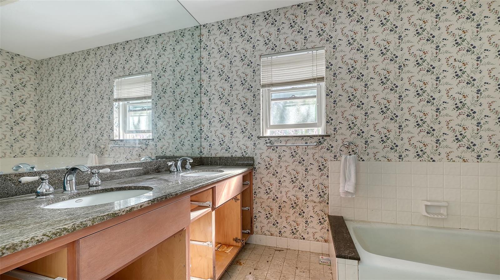 SAINT ARMANDS DIV JOHN RINGLING ESTATES - Residential