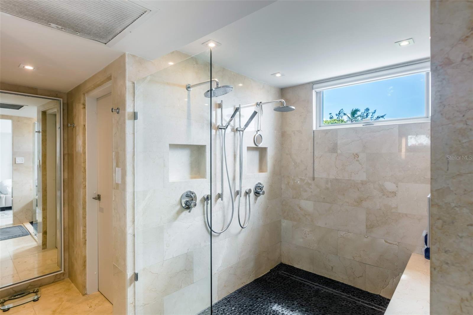 AZURE BEACH - Residential