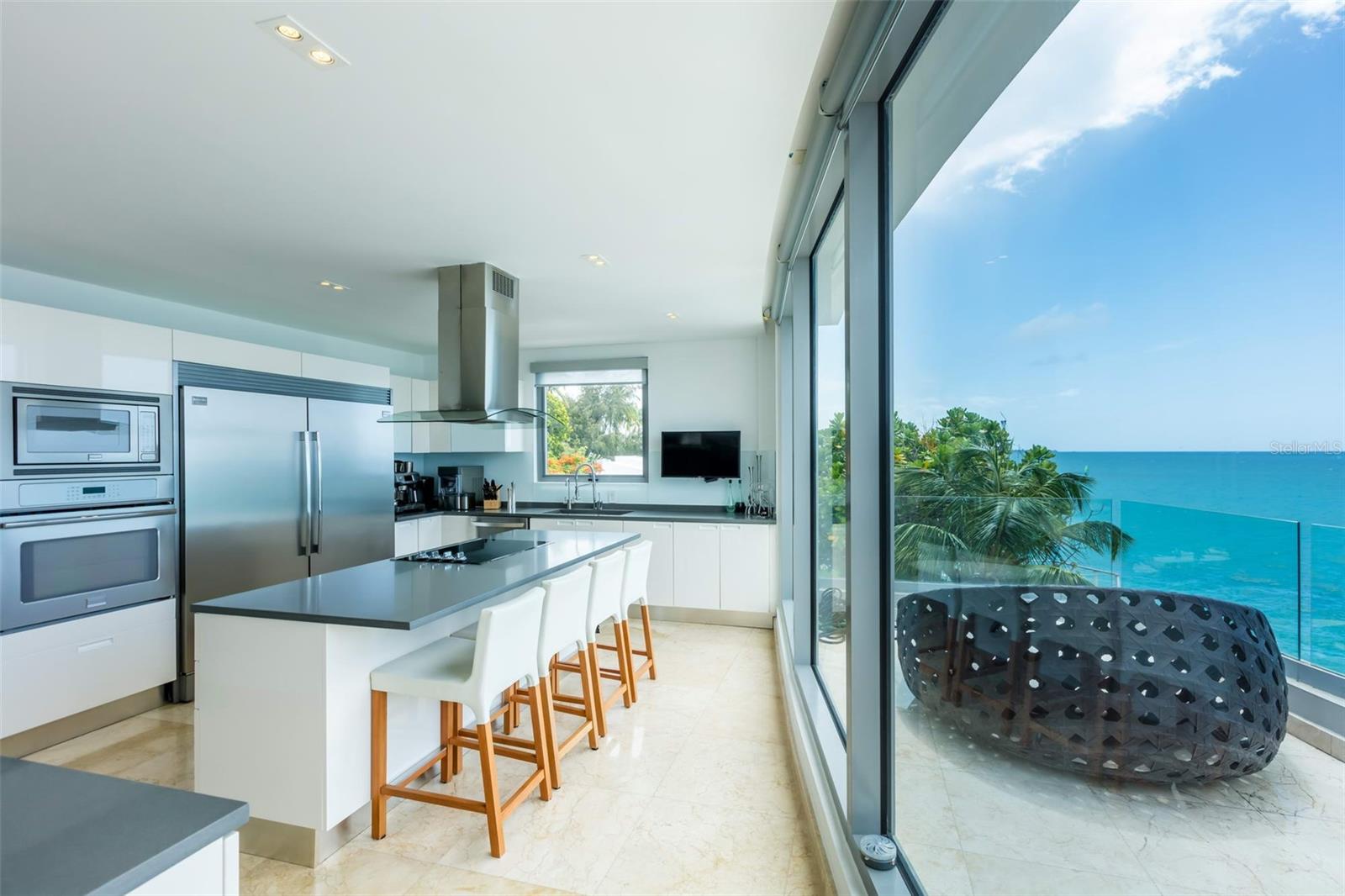 AZURE BEACH - Residential