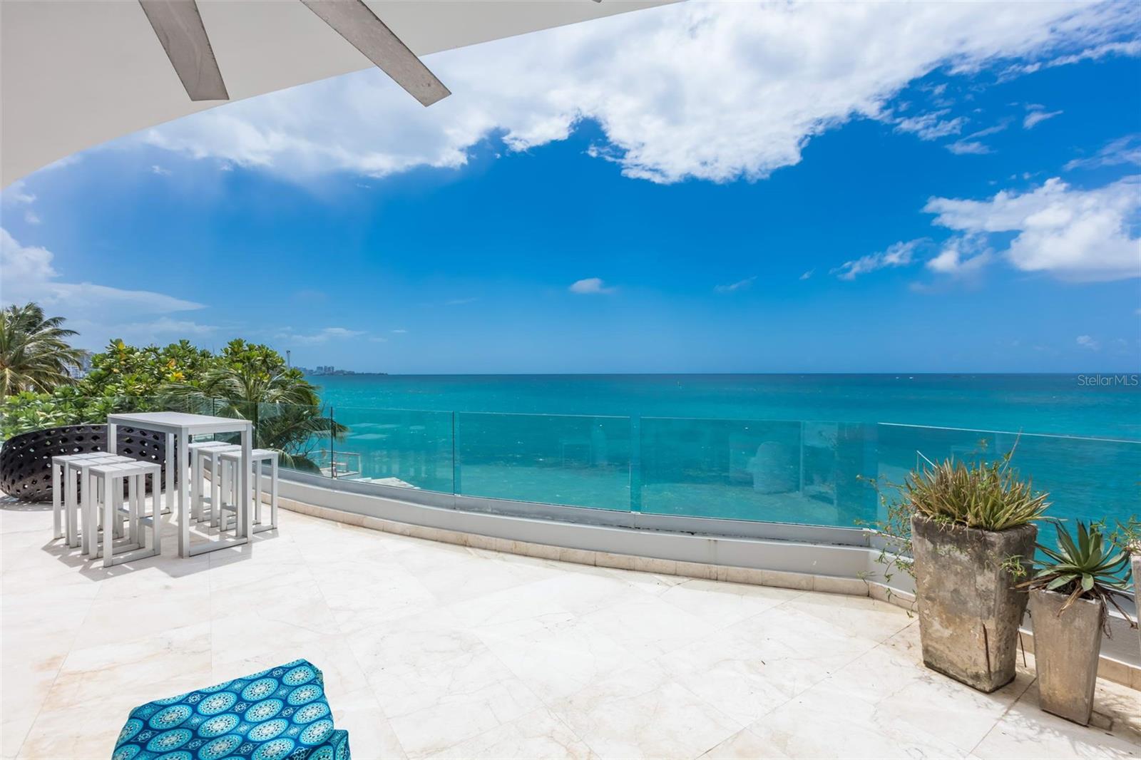 AZURE BEACH - Residential