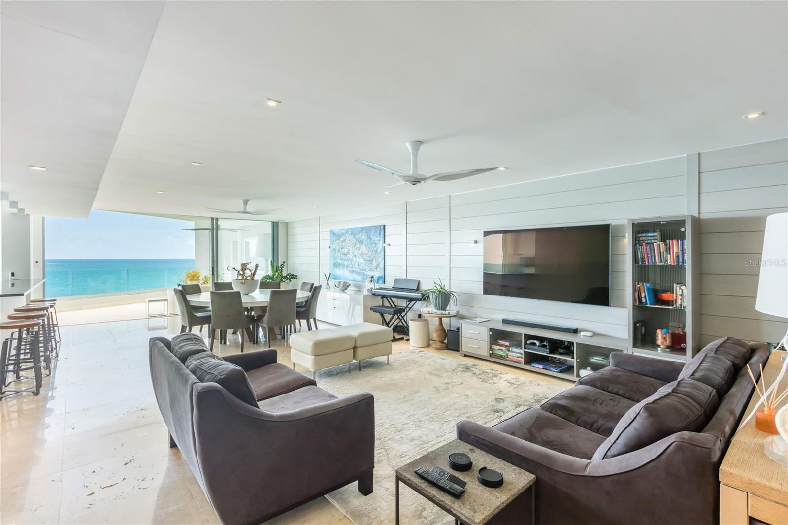 AZURE BEACH - Residential