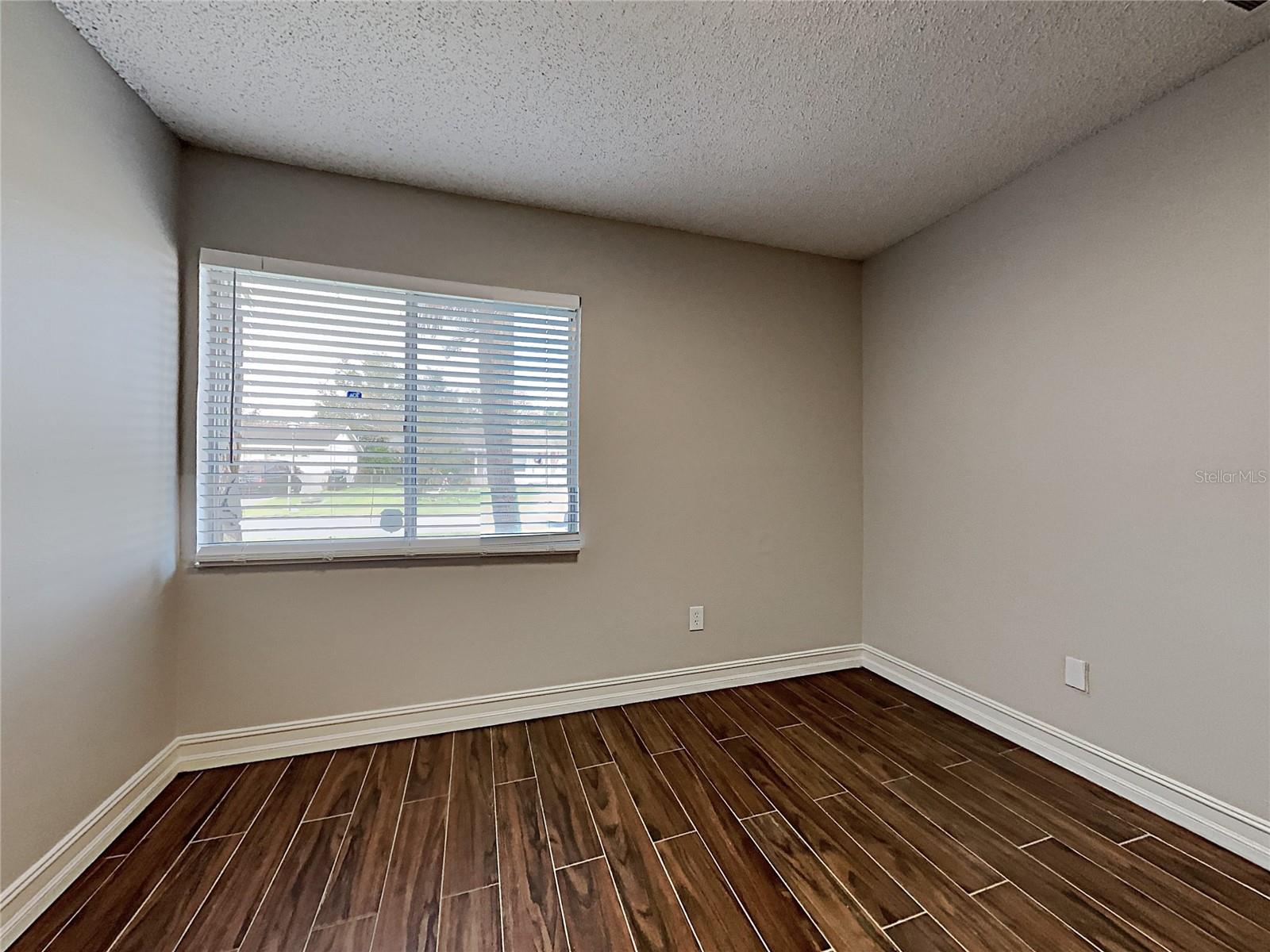 SKY LAKE SOUTH - Residential