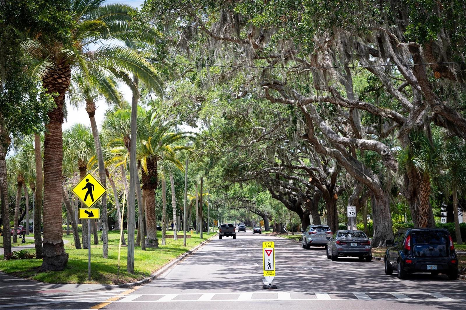 PELICAN POINTE GOLF & COUNTRY CLUB - Residential