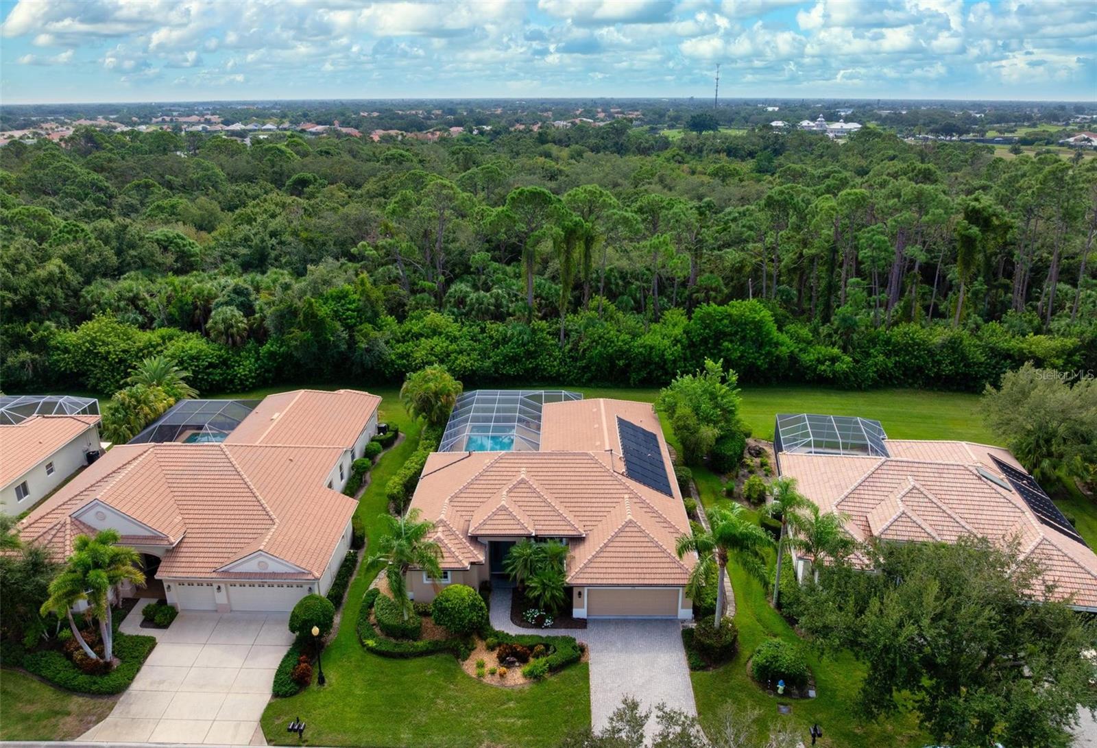 PELICAN POINTE GOLF & COUNTRY CLUB - Residential