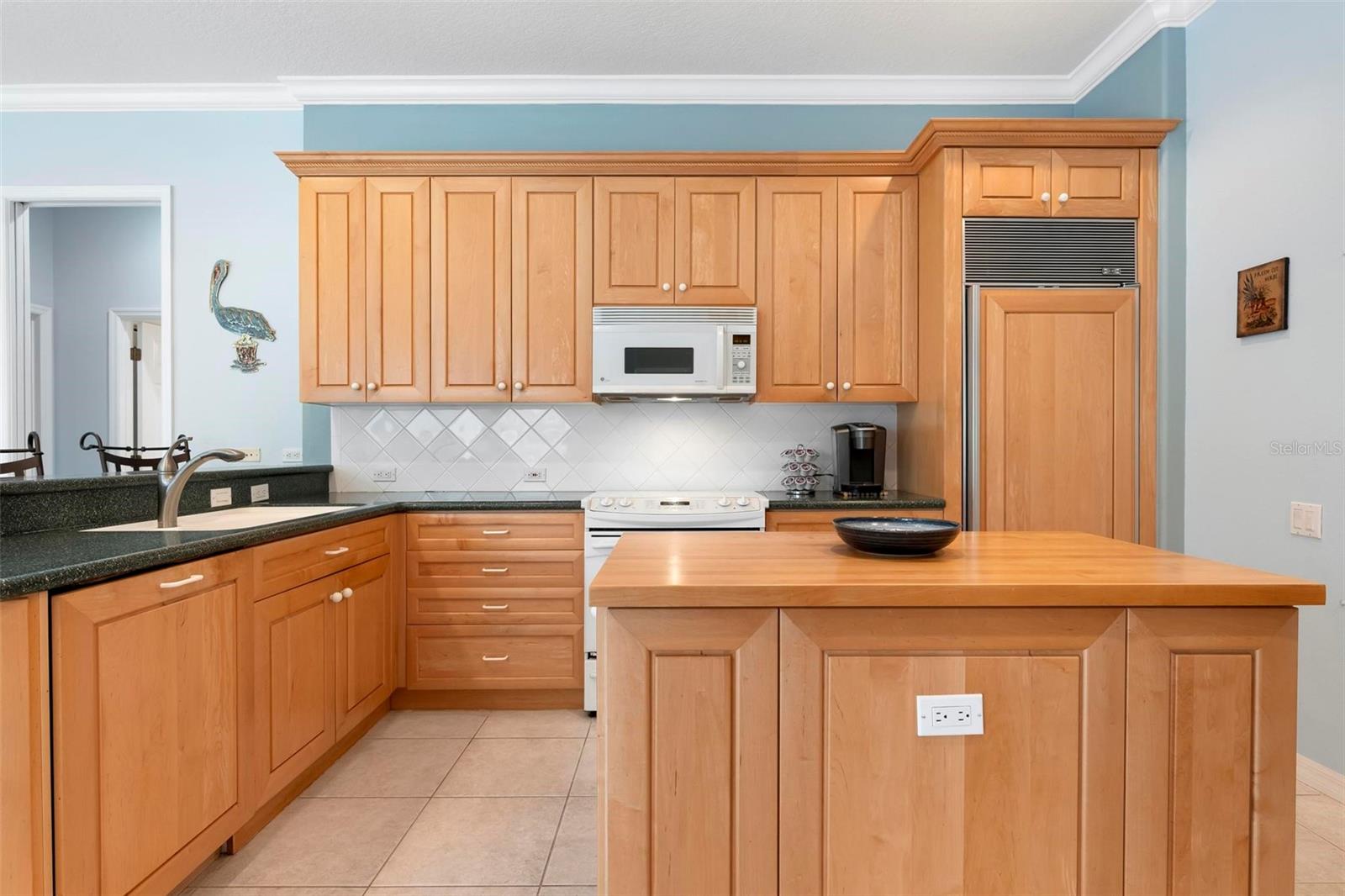 PELICAN POINTE GOLF & COUNTRY CLUB - Residential