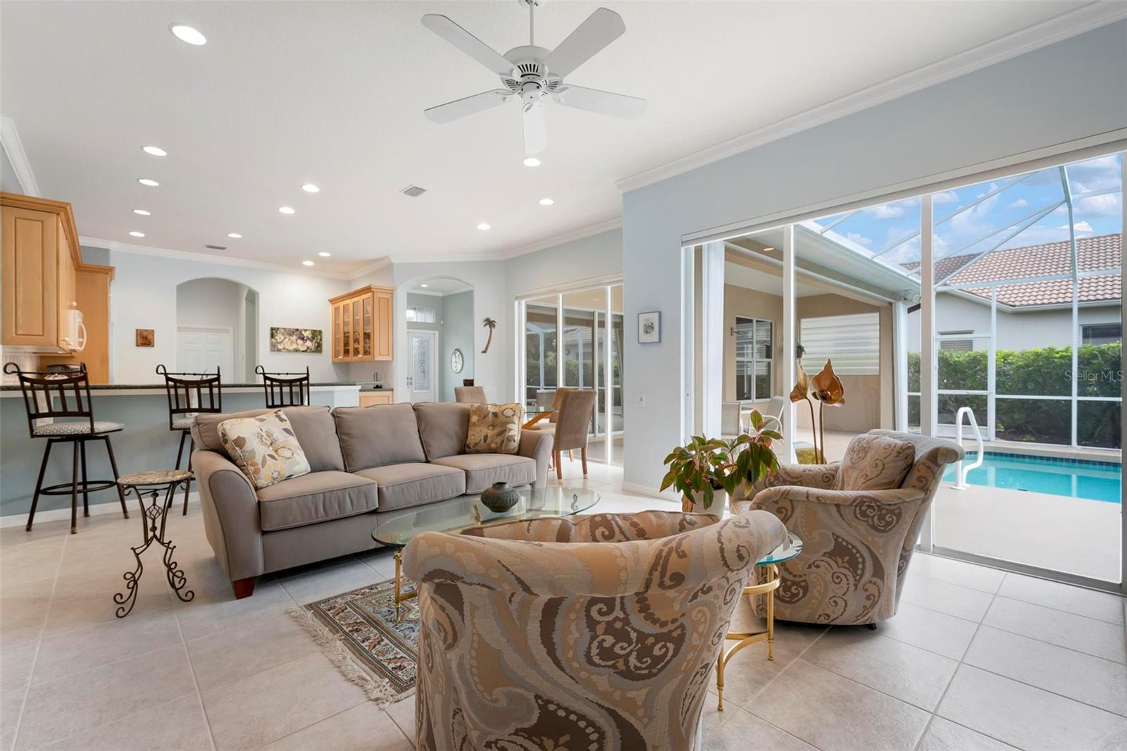 PELICAN POINTE GOLF & COUNTRY CLUB - Residential