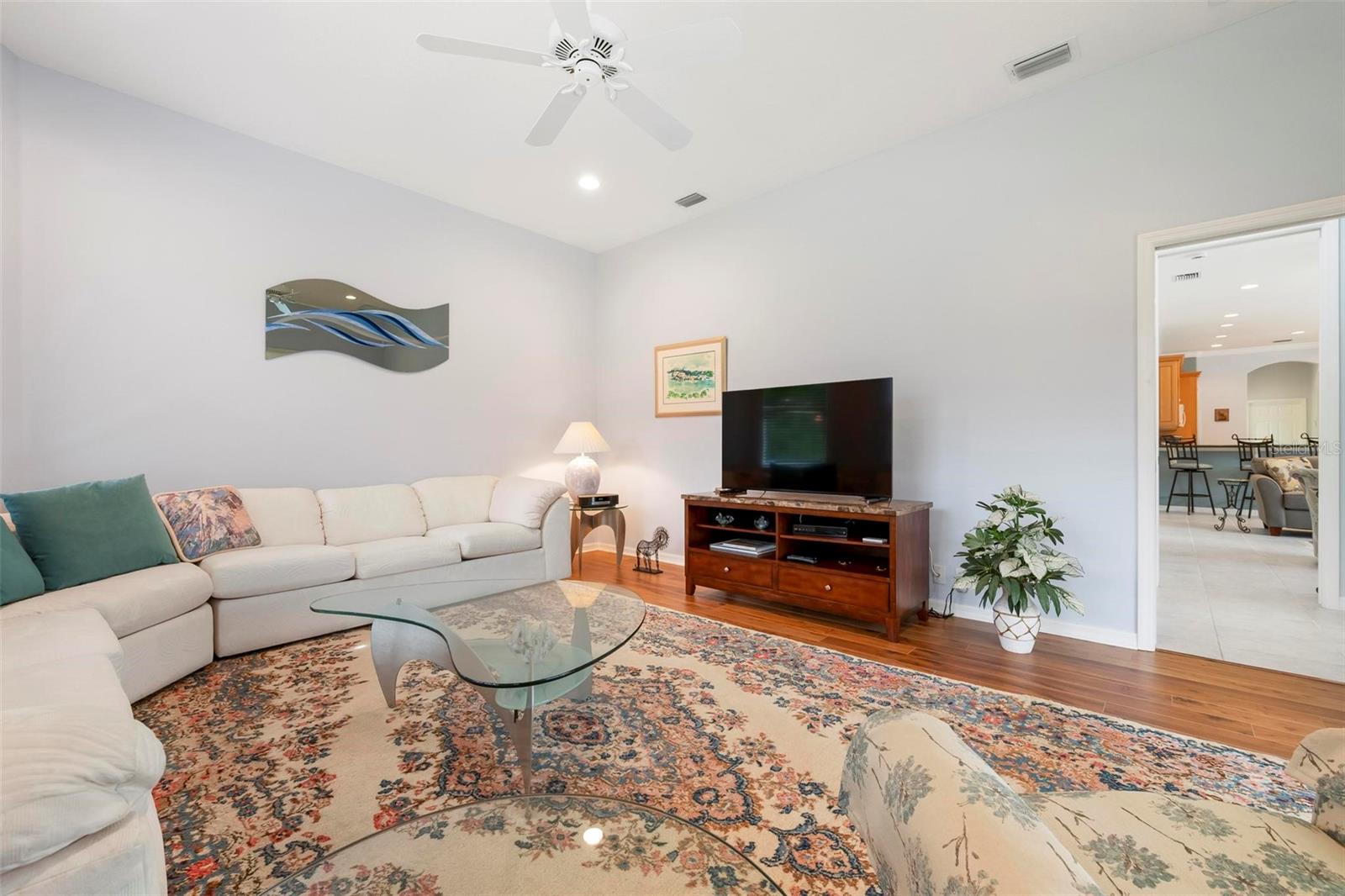 PELICAN POINTE GOLF & COUNTRY CLUB - Residential
