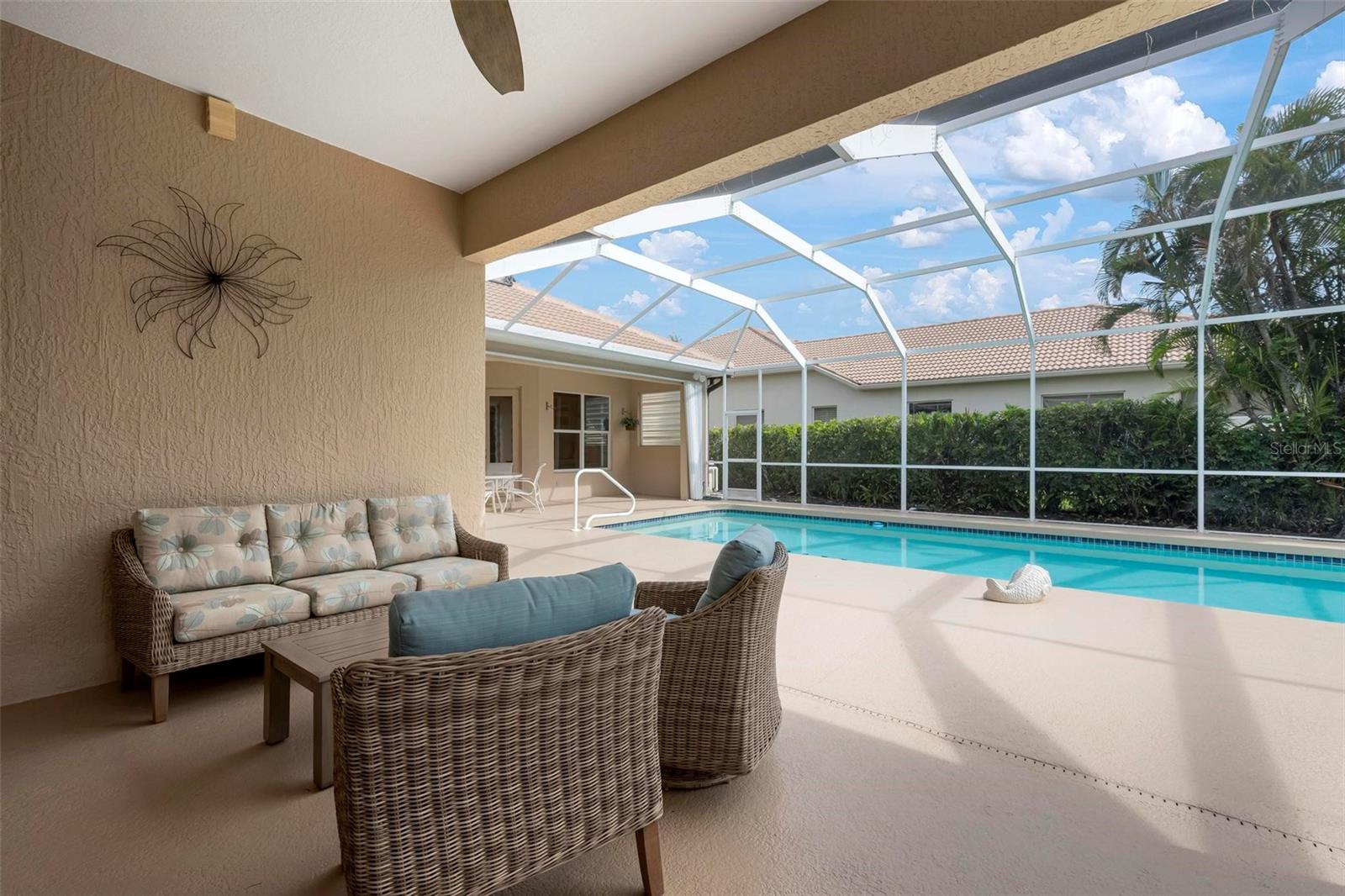 PELICAN POINTE GOLF & COUNTRY CLUB - Residential