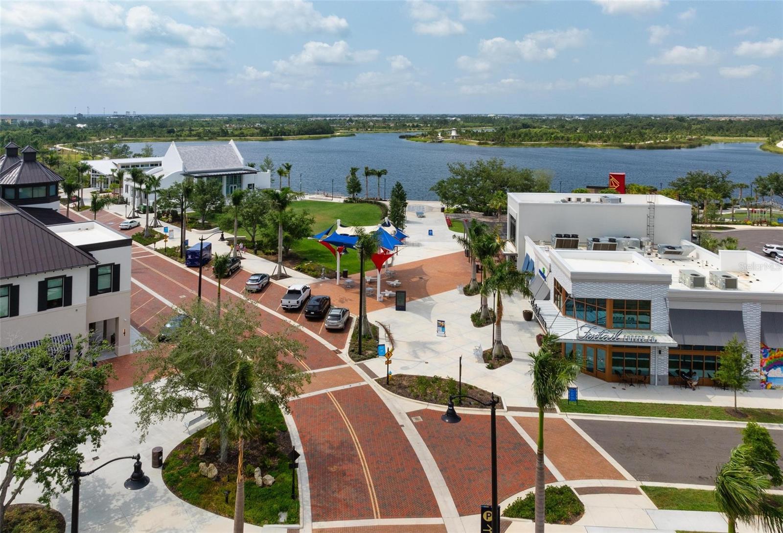 PELICAN POINTE GOLF & COUNTRY CLUB - Residential