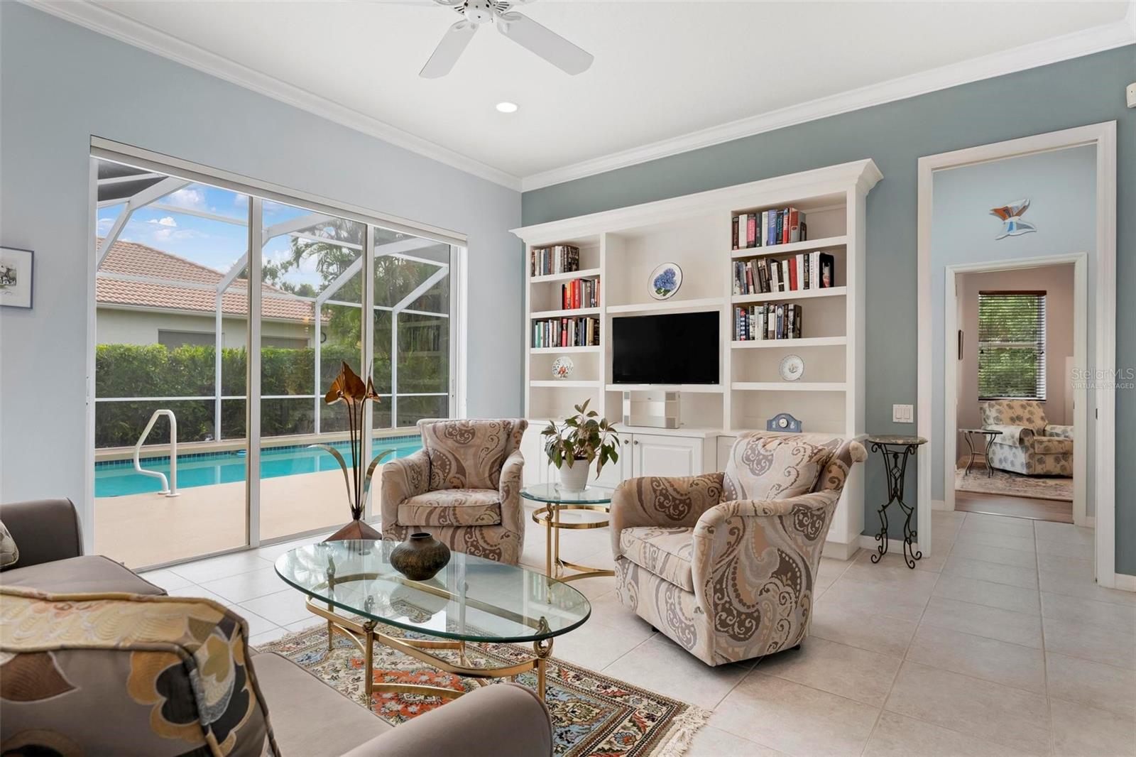 PELICAN POINTE GOLF & COUNTRY CLUB - Residential