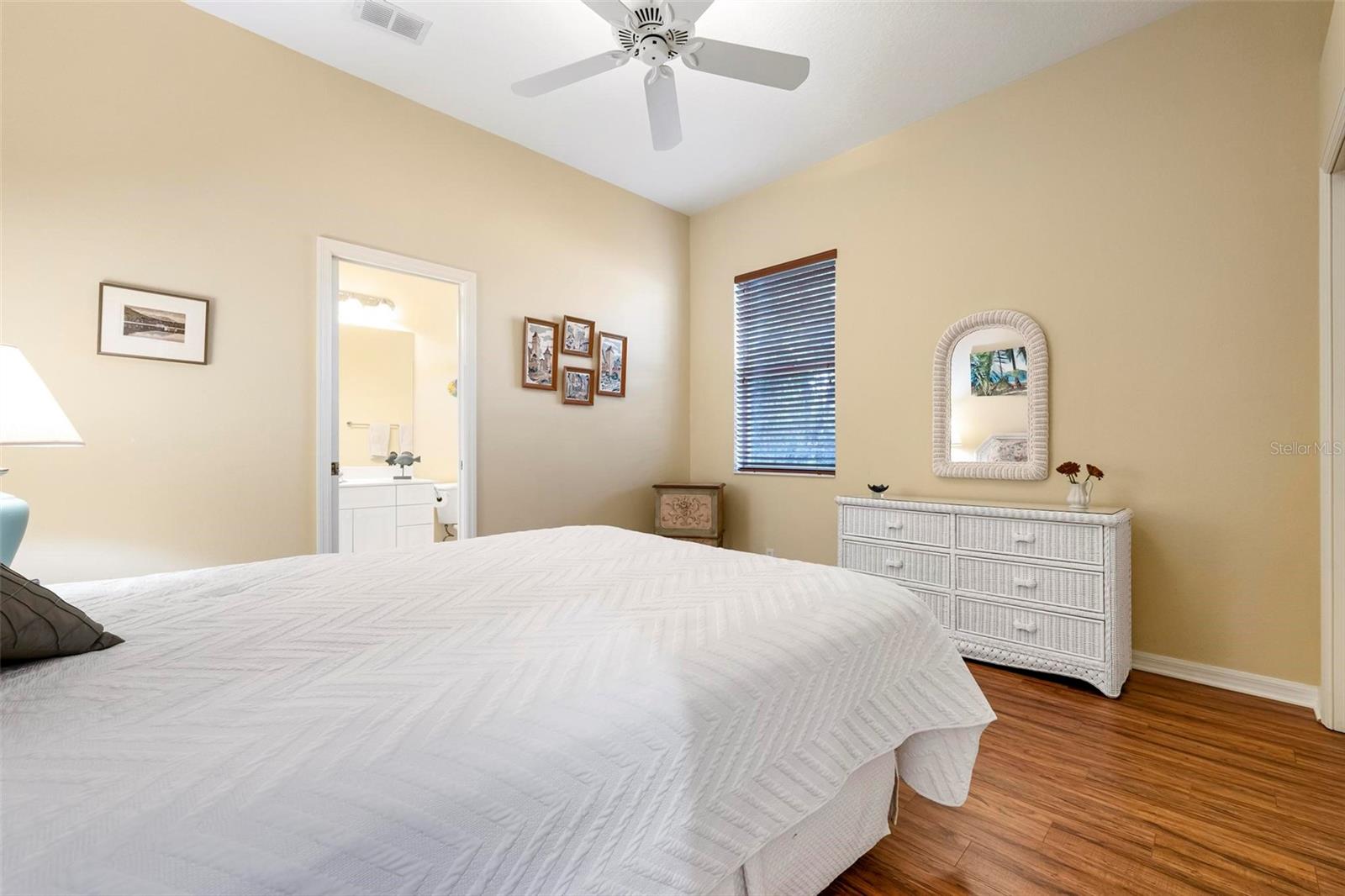 PELICAN POINTE GOLF & COUNTRY CLUB - Residential