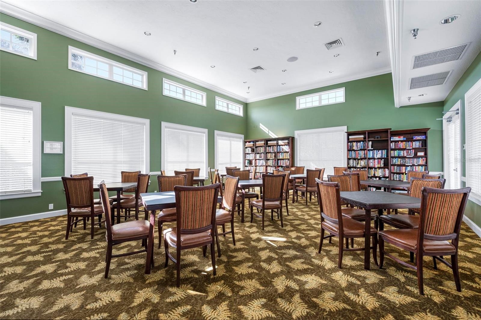 PELICAN POINTE GOLF & COUNTRY CLUB - Residential
