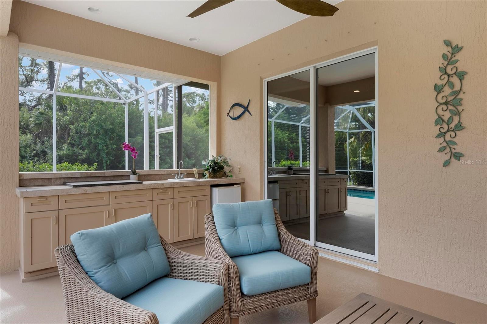PELICAN POINTE GOLF & COUNTRY CLUB - Residential