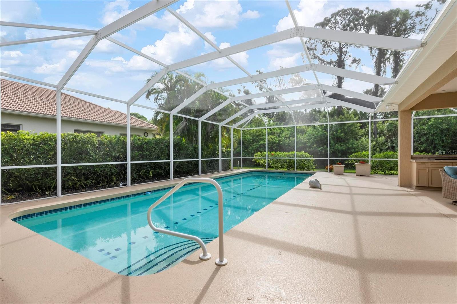 PELICAN POINTE GOLF & COUNTRY CLUB - Residential