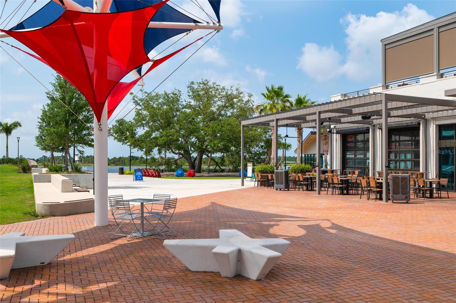 PELICAN POINTE GOLF & COUNTRY CLUB - Residential