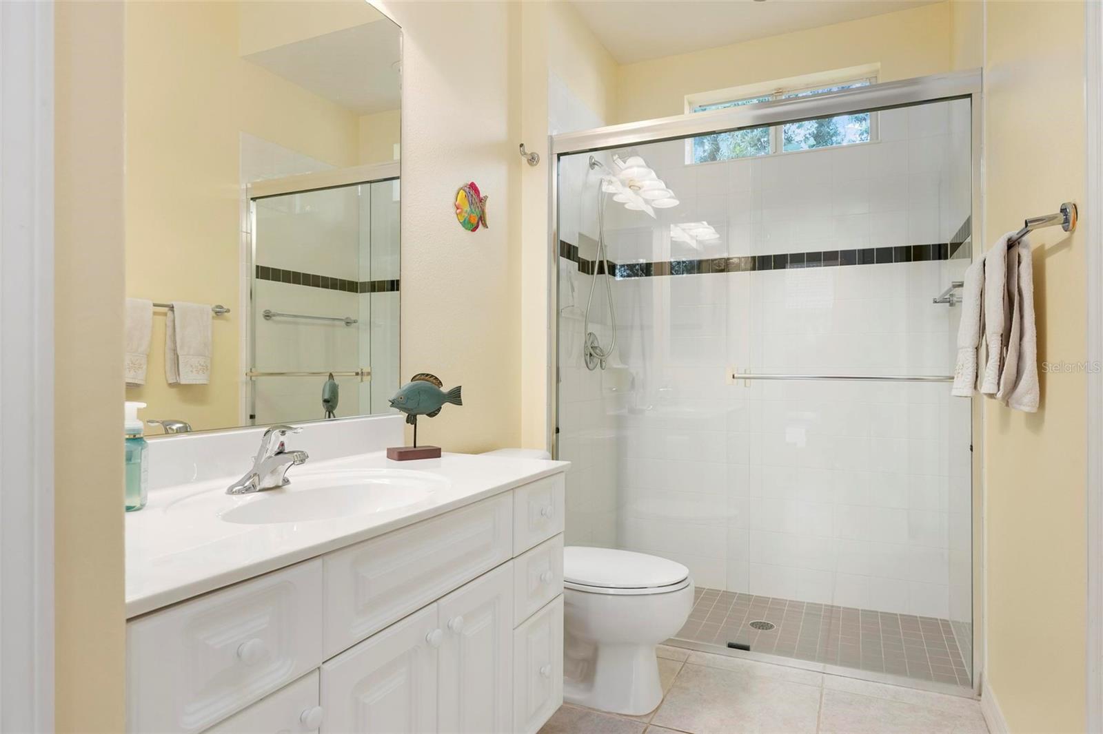 PELICAN POINTE GOLF & COUNTRY CLUB - Residential
