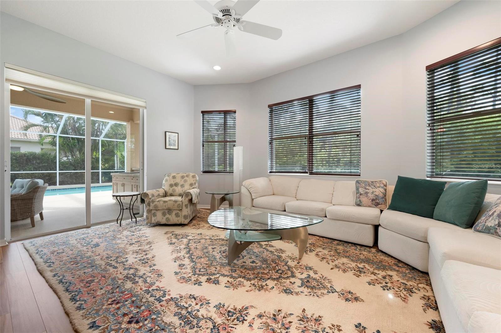 PELICAN POINTE GOLF & COUNTRY CLUB - Residential