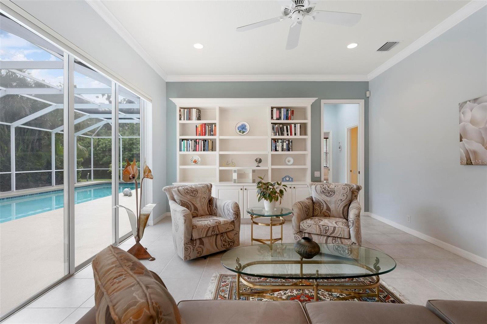 PELICAN POINTE GOLF & COUNTRY CLUB - Residential