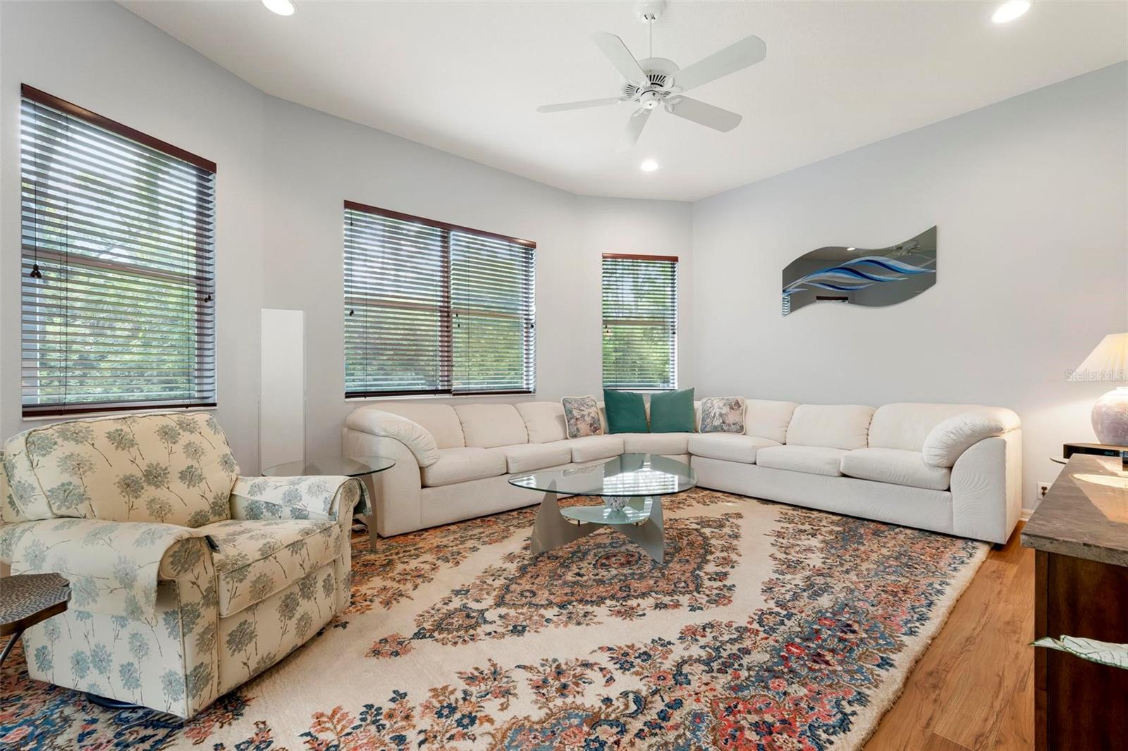PELICAN POINTE GOLF & COUNTRY CLUB - Residential