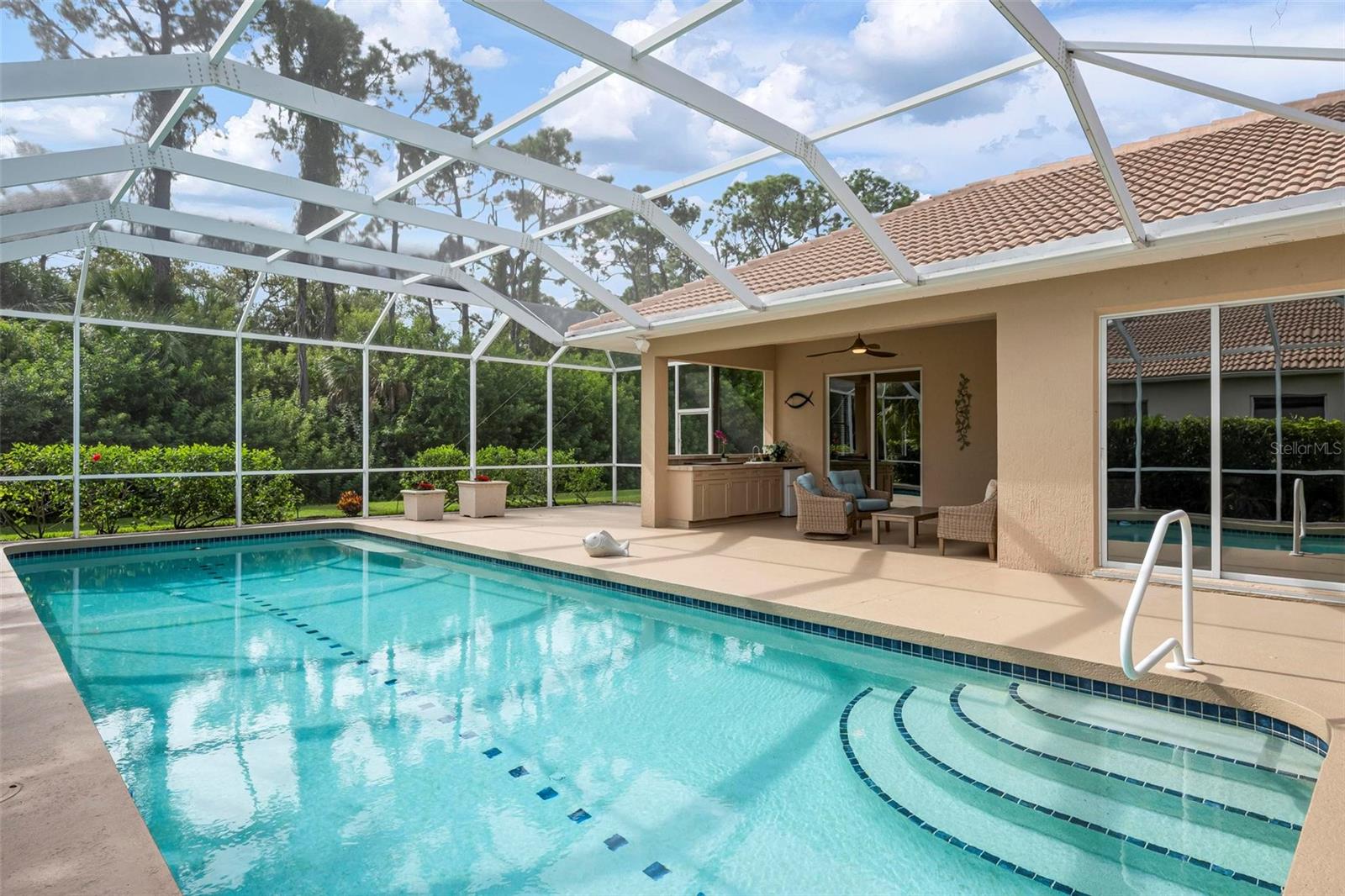 PELICAN POINTE GOLF & COUNTRY CLUB - Residential