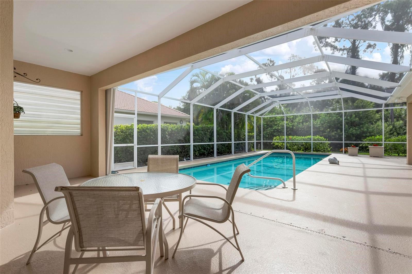 PELICAN POINTE GOLF & COUNTRY CLUB - Residential