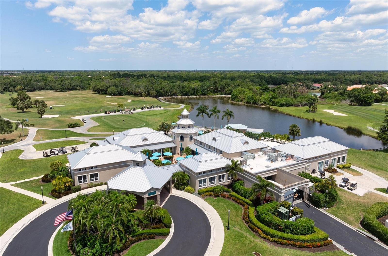 PELICAN POINTE GOLF & COUNTRY CLUB - Residential