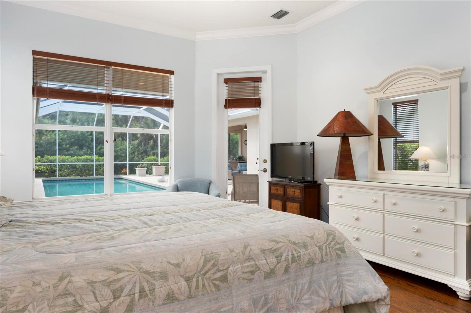 PELICAN POINTE GOLF & COUNTRY CLUB - Residential