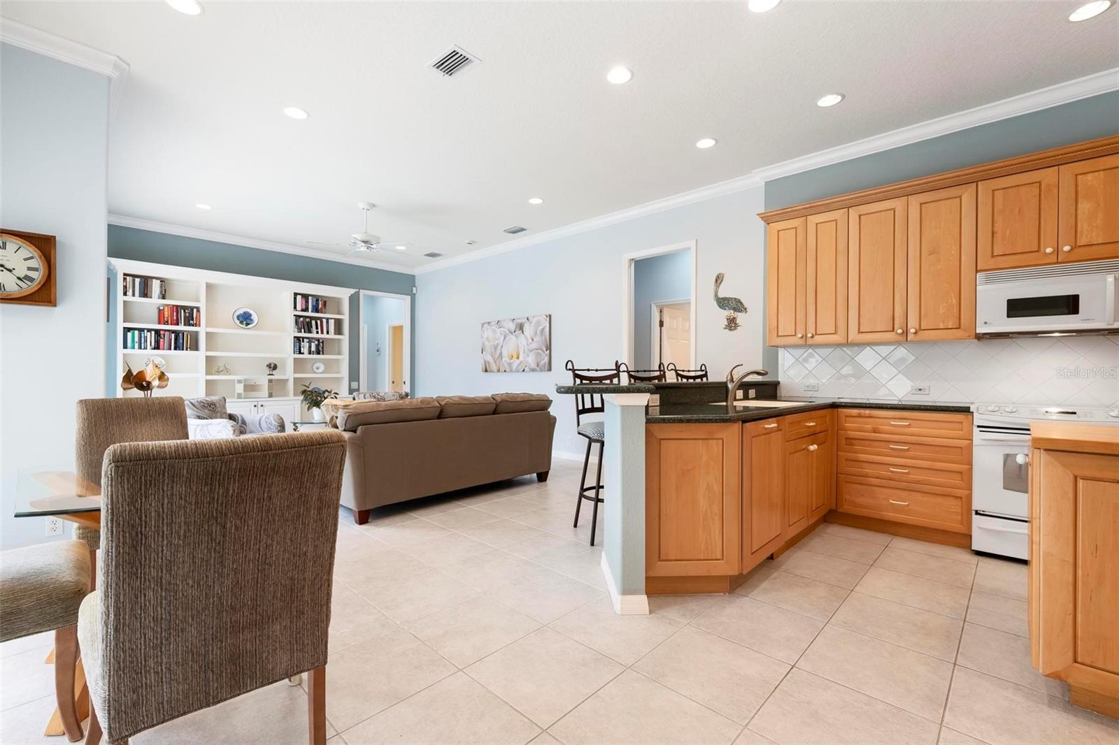 PELICAN POINTE GOLF & COUNTRY CLUB - Residential