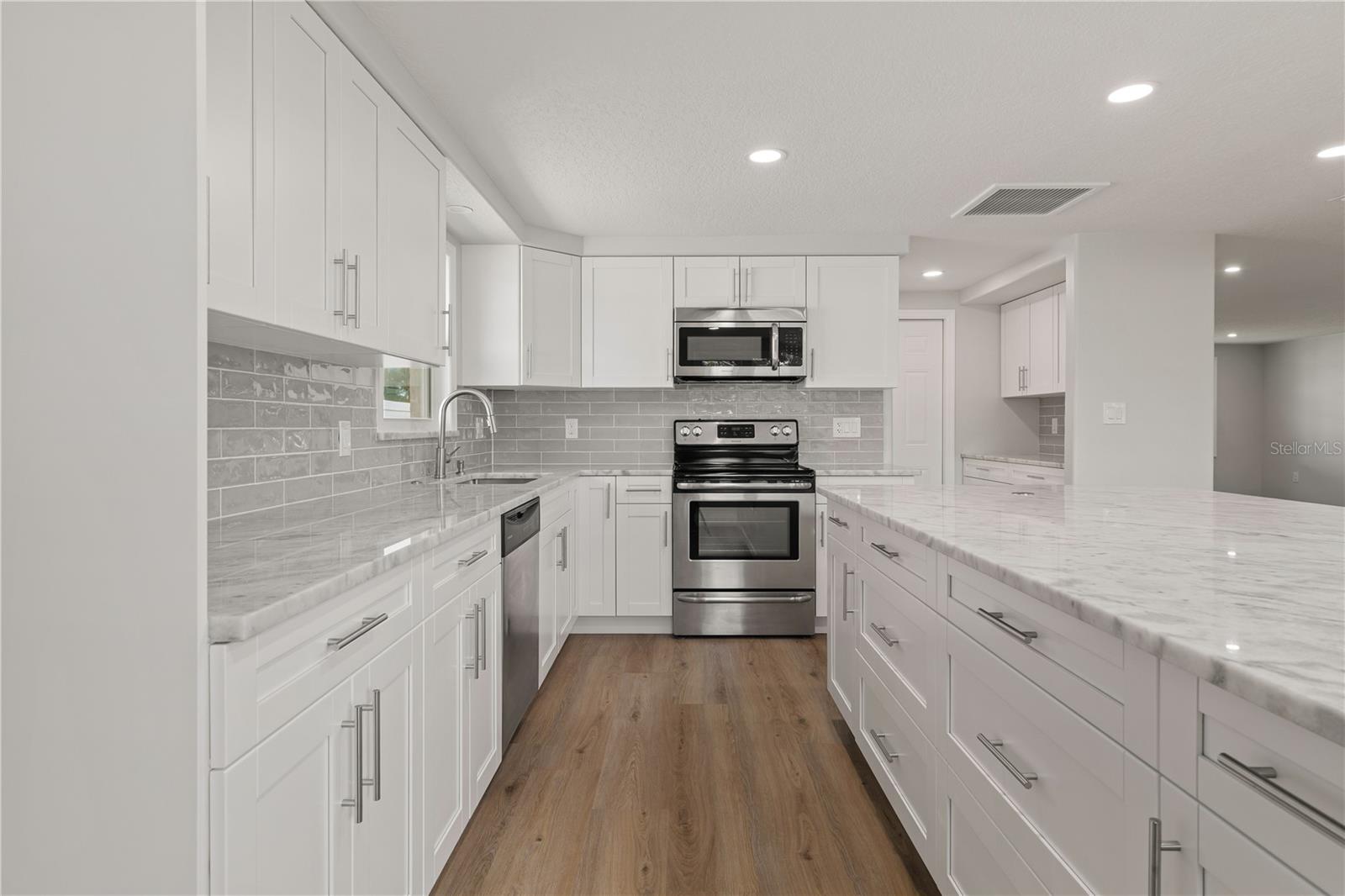 HUDSON BEACH ESTATES - Residential