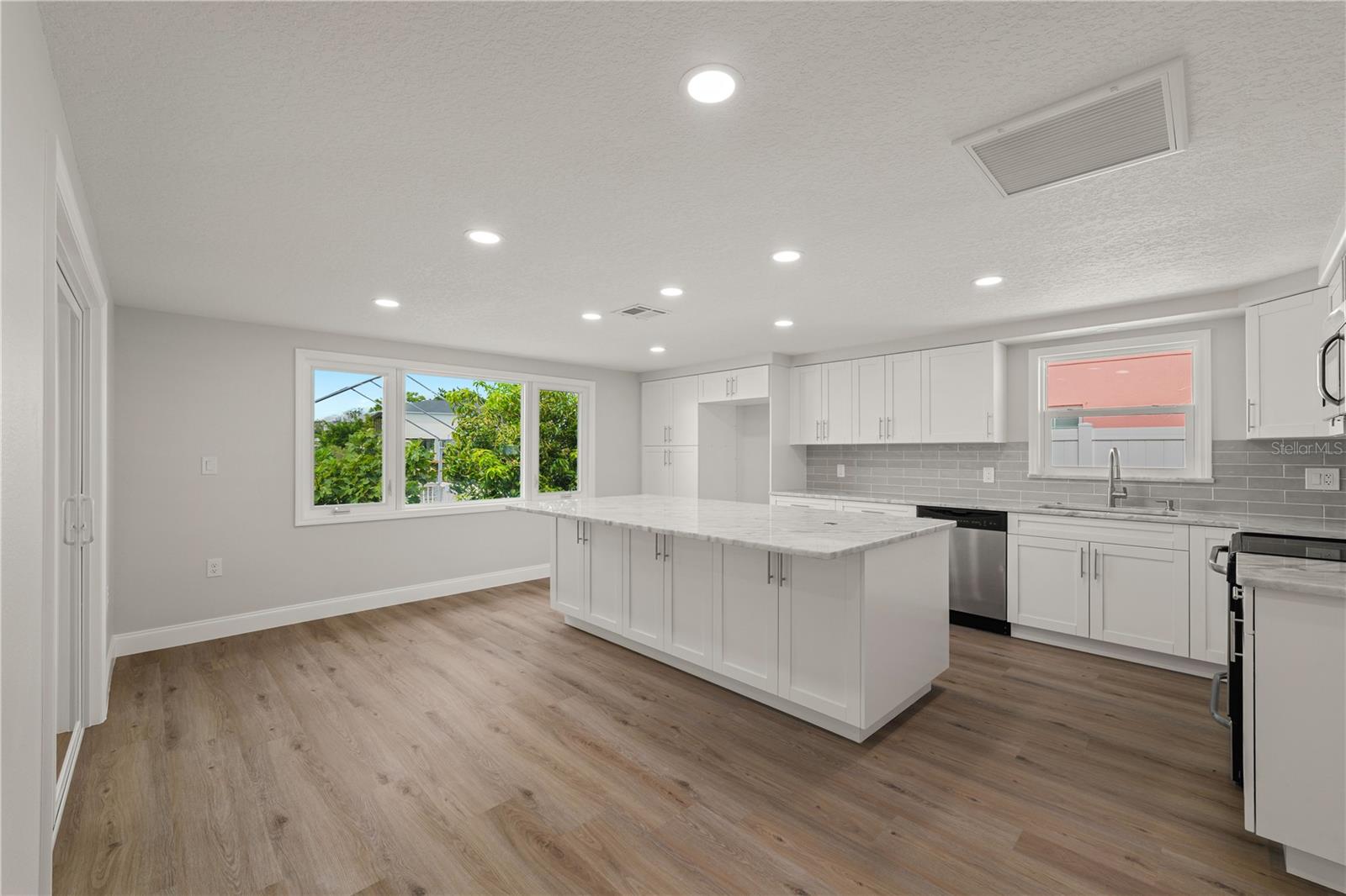 HUDSON BEACH ESTATES - Residential