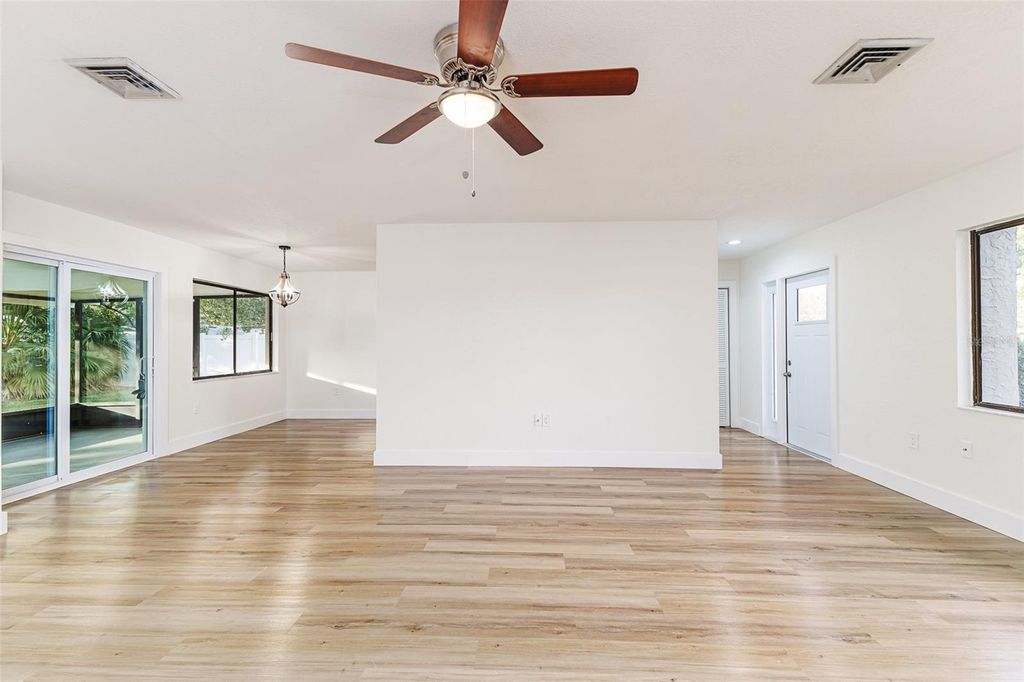 Photo of 3903 Woodburn Loop W, Lakeland, FL 33813 (MLS # L4958434)