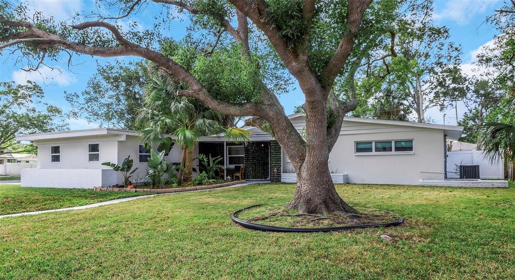 Photo of 1057 Calumet Street, Clearwater, FL 33755 (MLS # TB8445862)