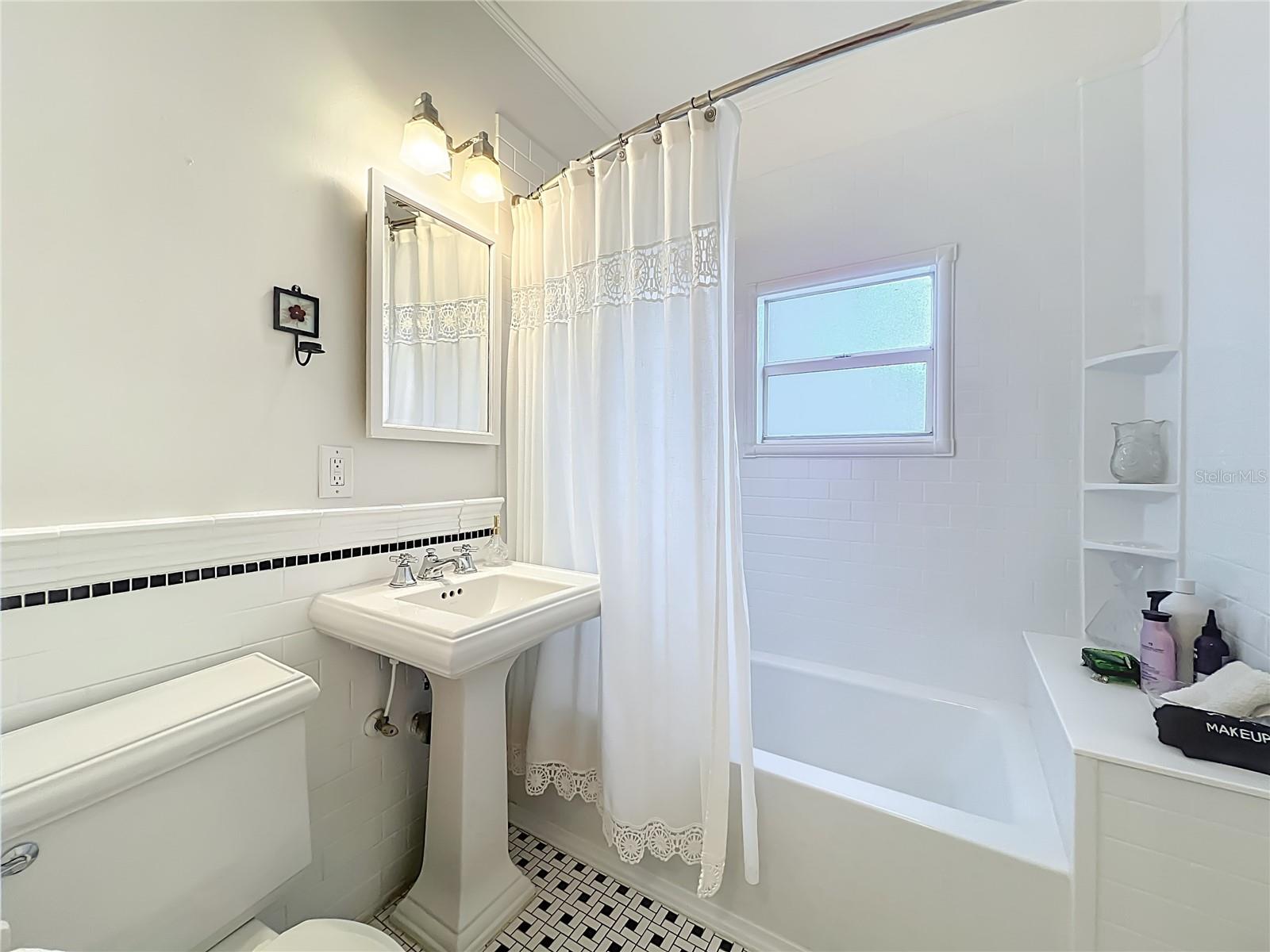 LAKE ADAIR GROVES - Residential