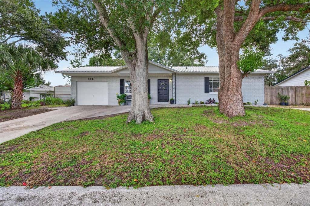 Photo of 508 Cocoplum Drive, Seffner, FL 33584 (MLS # TB8540962)
