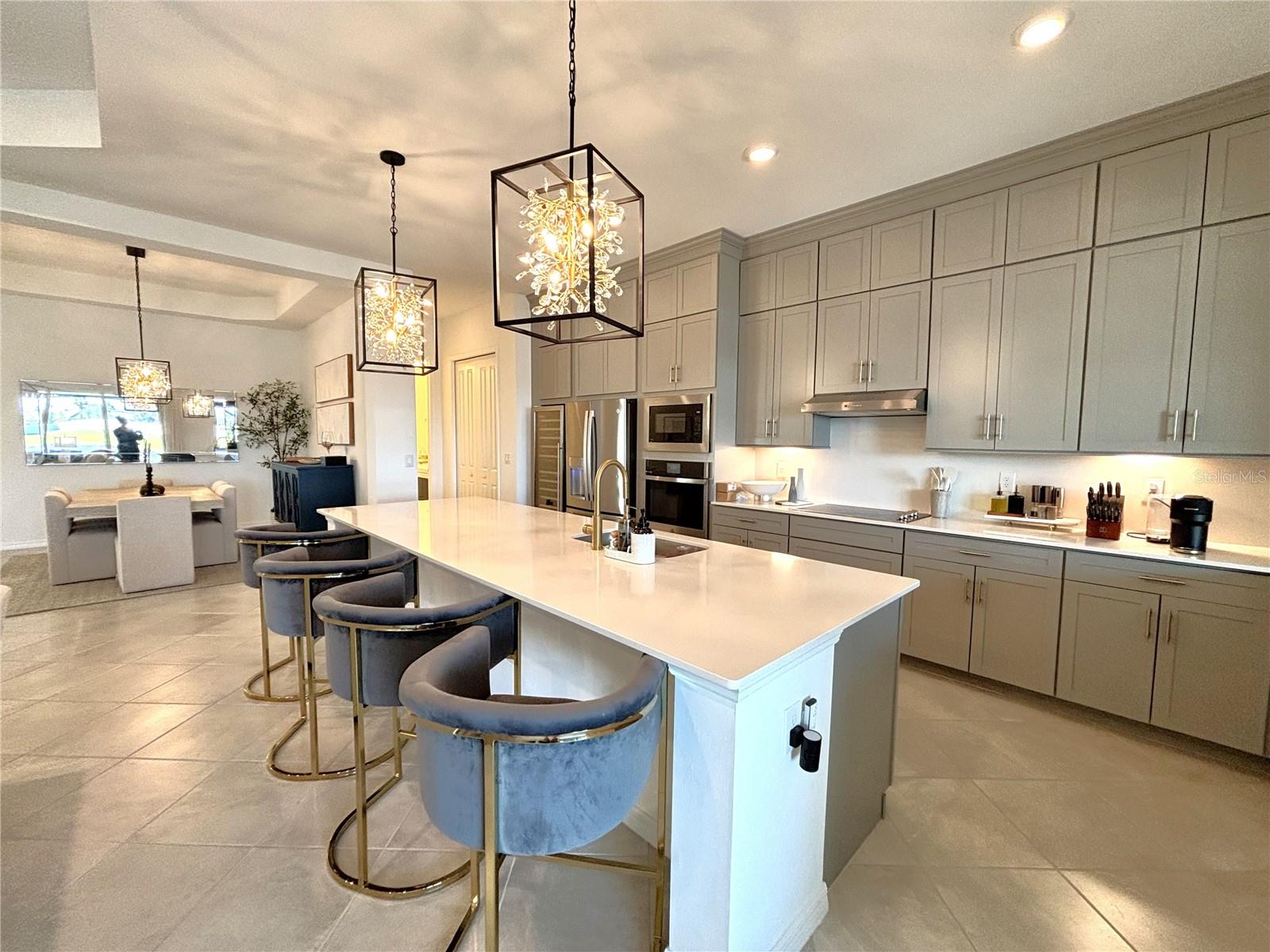 WELLEN PARK GOLF & COUNTRY CLUB - Residential Lease