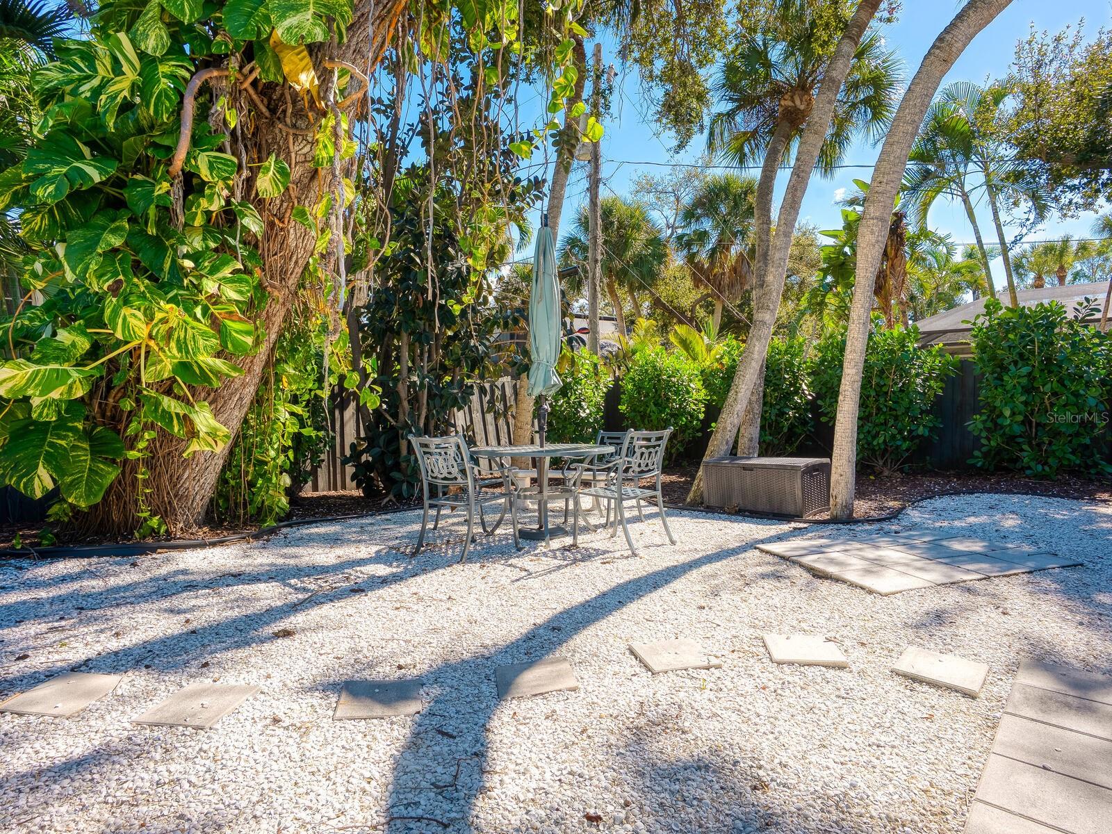 SIESTA ISLES - Residential