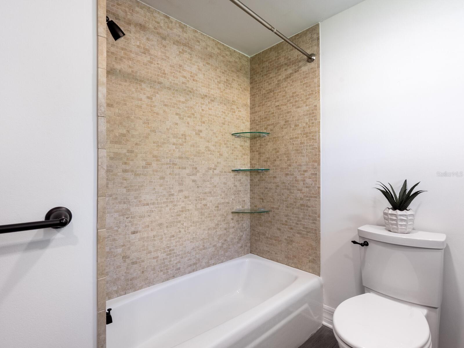 SIESTA ISLES - Residential