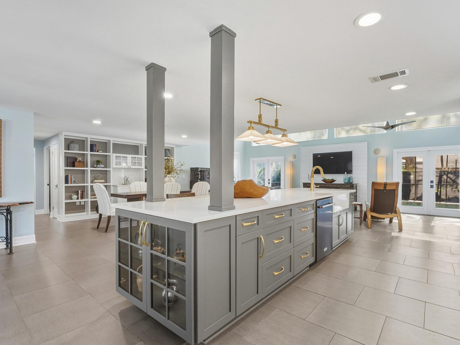 SIESTA ISLES - Residential