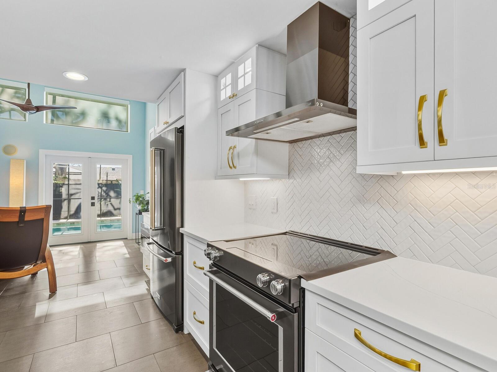 SIESTA ISLES - Residential