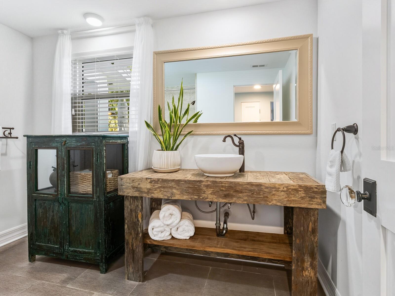 SIESTA ISLES - Residential